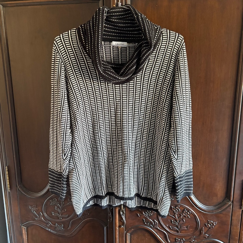 Calvin Klein Women’s Black and White Cowl Neck Sweater size Large